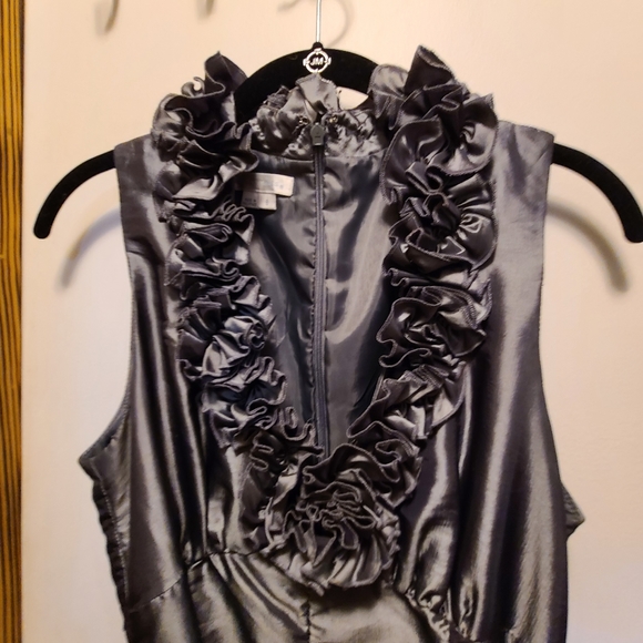 London Times Dress, size 8. Pretty silvery grey ruffled around neck line - Picture 2 of 9